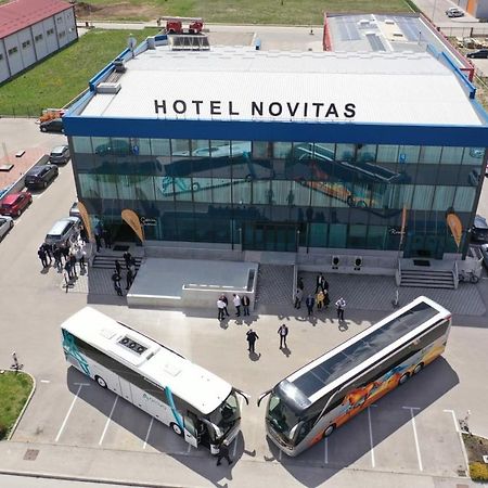 Hotel Novitas 利夫诺 外观 照片