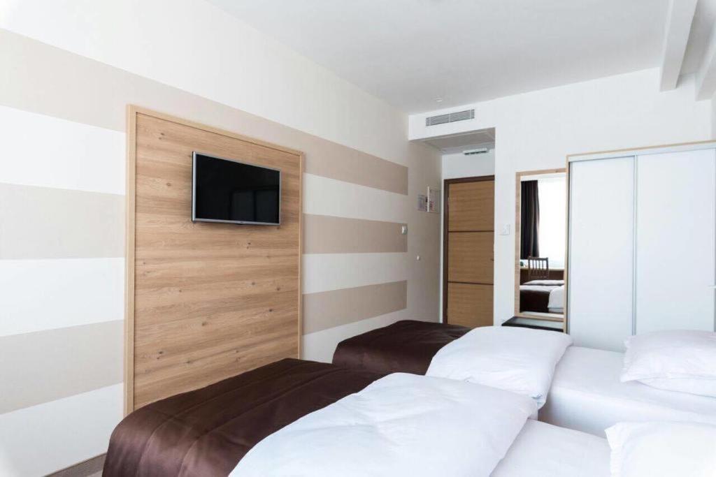 Hotel Novitas 利夫诺 外观 照片