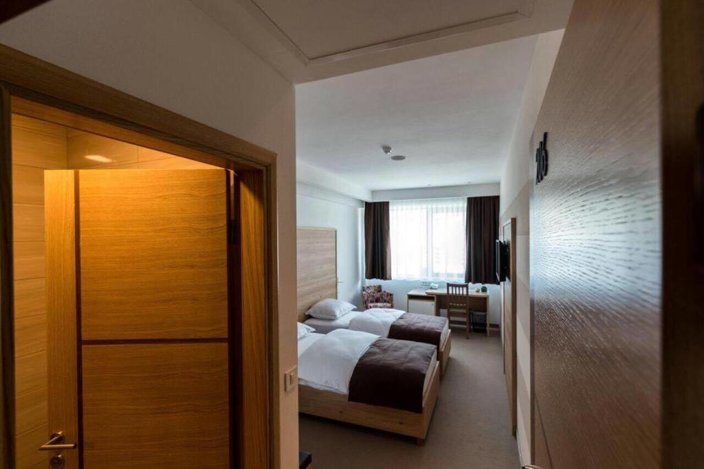 Hotel Novitas 利夫诺 外观 照片