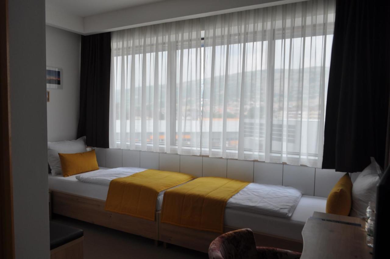 Hotel Novitas 利夫诺 外观 照片