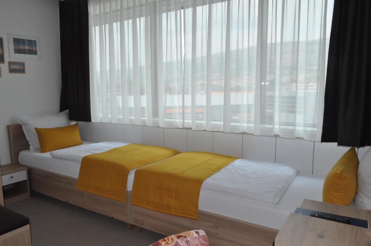 Hotel Novitas 利夫诺 外观 照片