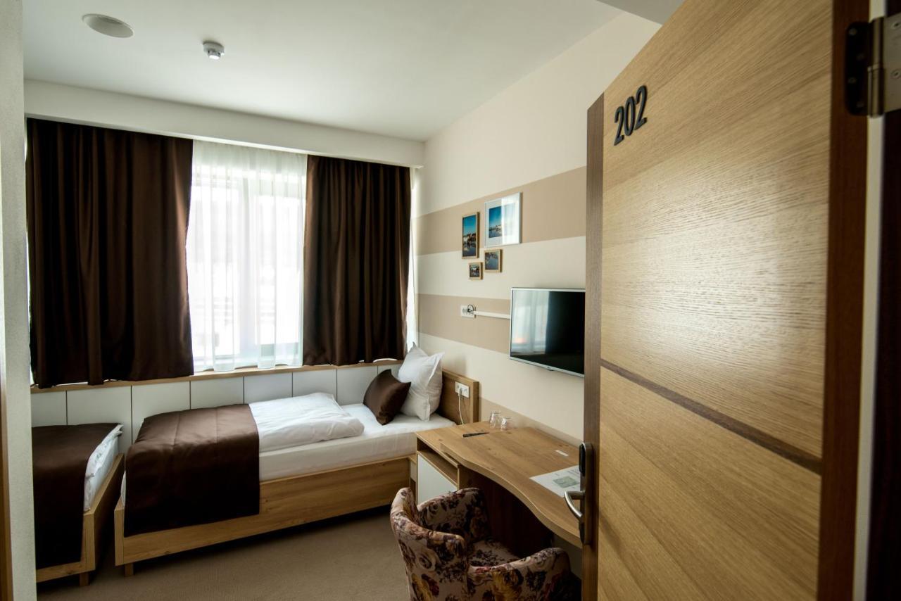 Hotel Novitas 利夫诺 外观 照片