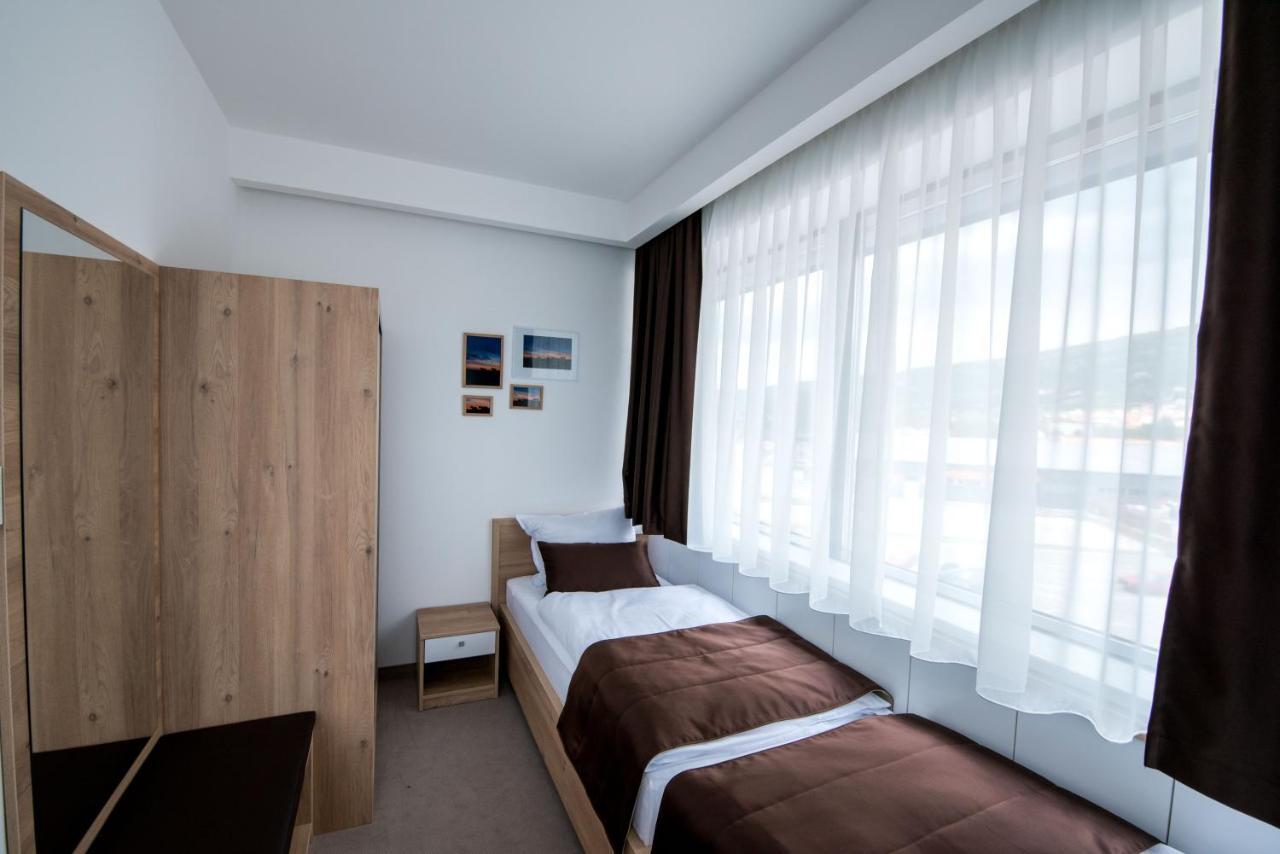 Hotel Novitas 利夫诺 外观 照片