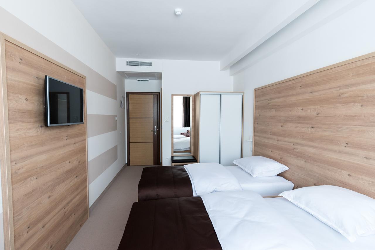 Hotel Novitas 利夫诺 外观 照片