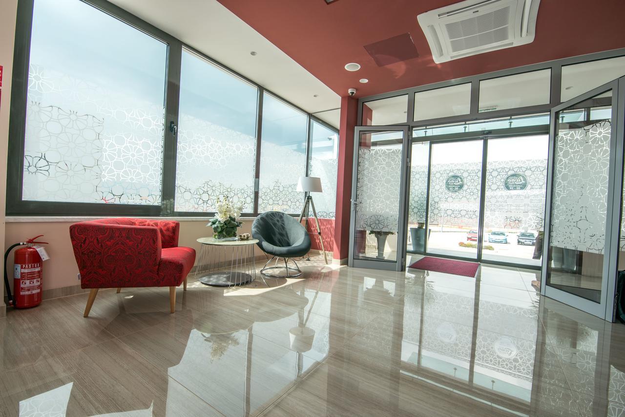 Hotel Novitas 利夫诺 外观 照片