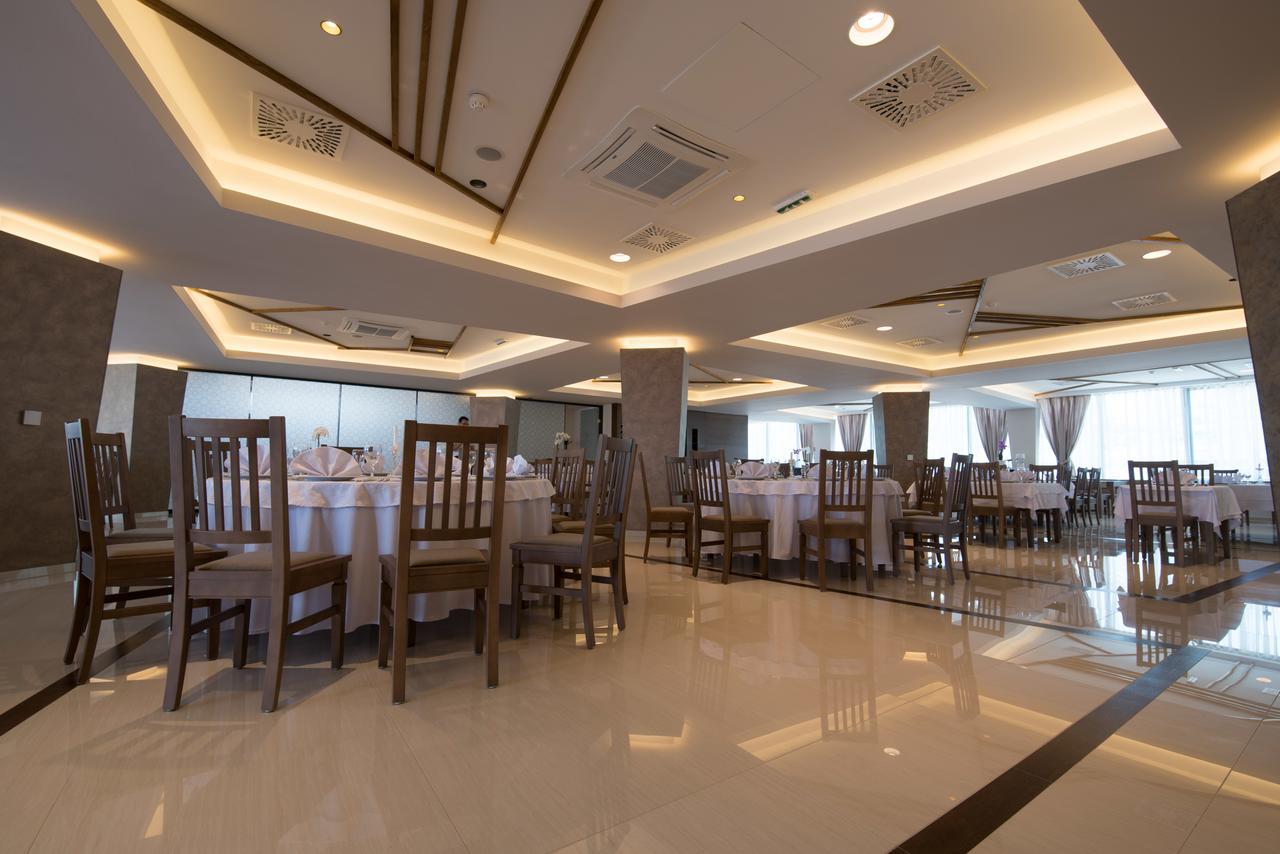 Hotel Novitas 利夫诺 外观 照片