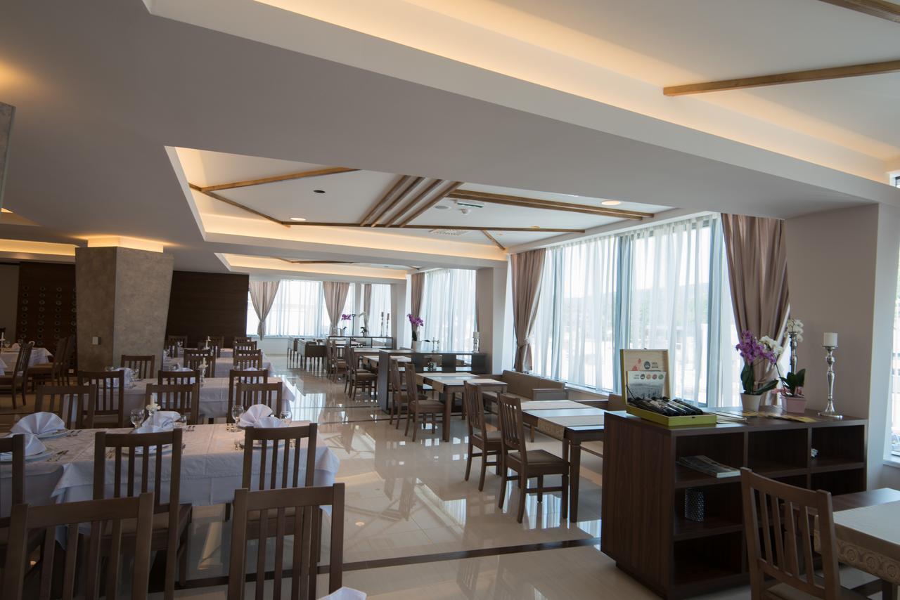 Hotel Novitas 利夫诺 外观 照片