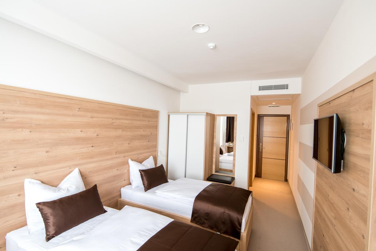 Hotel Novitas 利夫诺 外观 照片