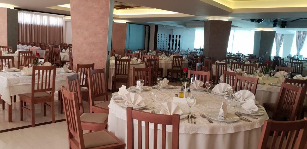 Hotel Novitas 利夫诺 外观 照片